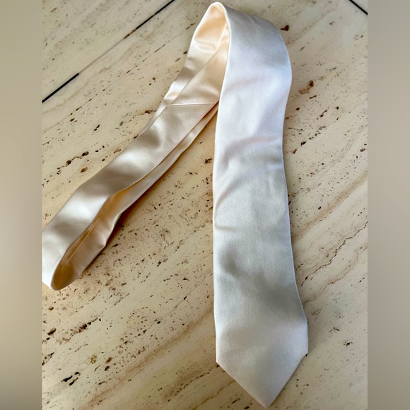 HUGO BOSS SILK IVORY TIE